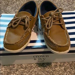 Crown and ivy boat shoes